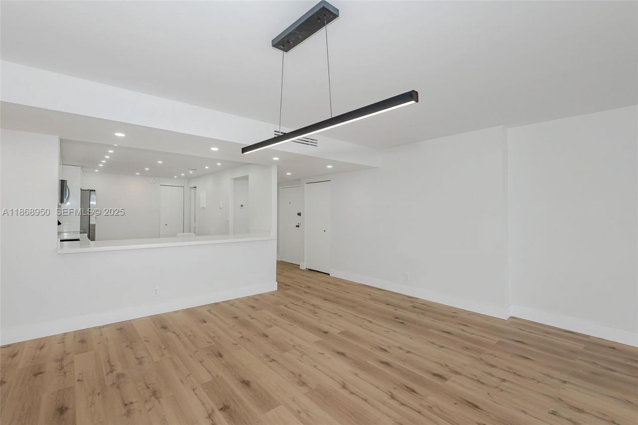 2500 Parkview Dr, Unit 821, Hallandale Beach, FL 33009 Photo