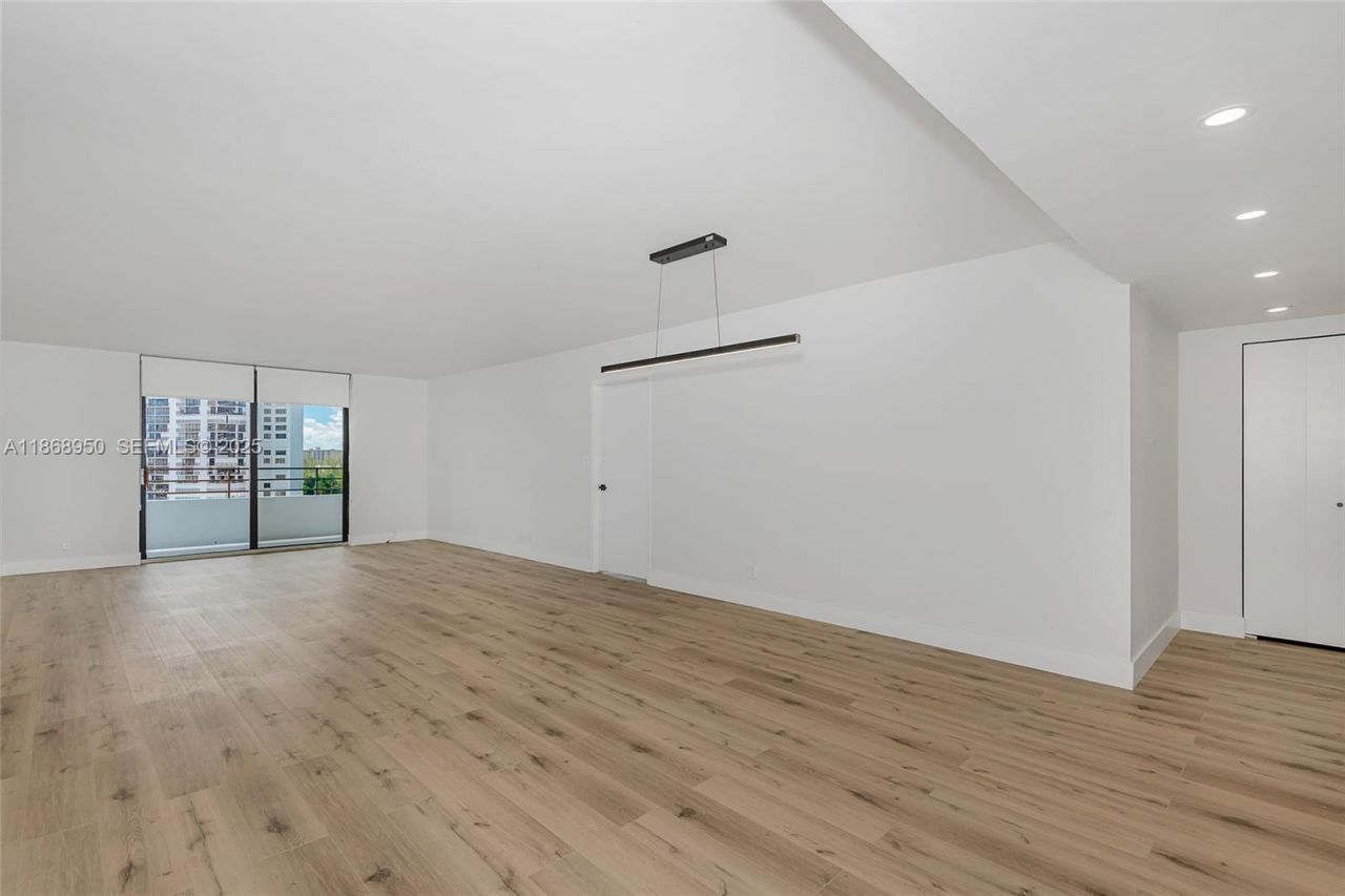 2500 Parkview Dr, Unit 821, Hallandale Beach, FL 33009 Photo