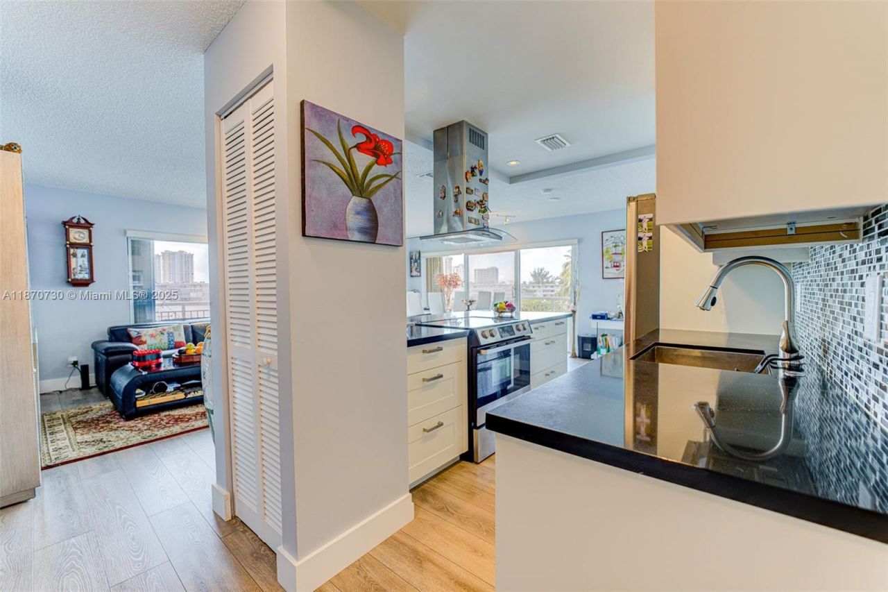 126 Golden Isles Dr, Unit 34A, Hallandale Beach, FL 33009 Photo