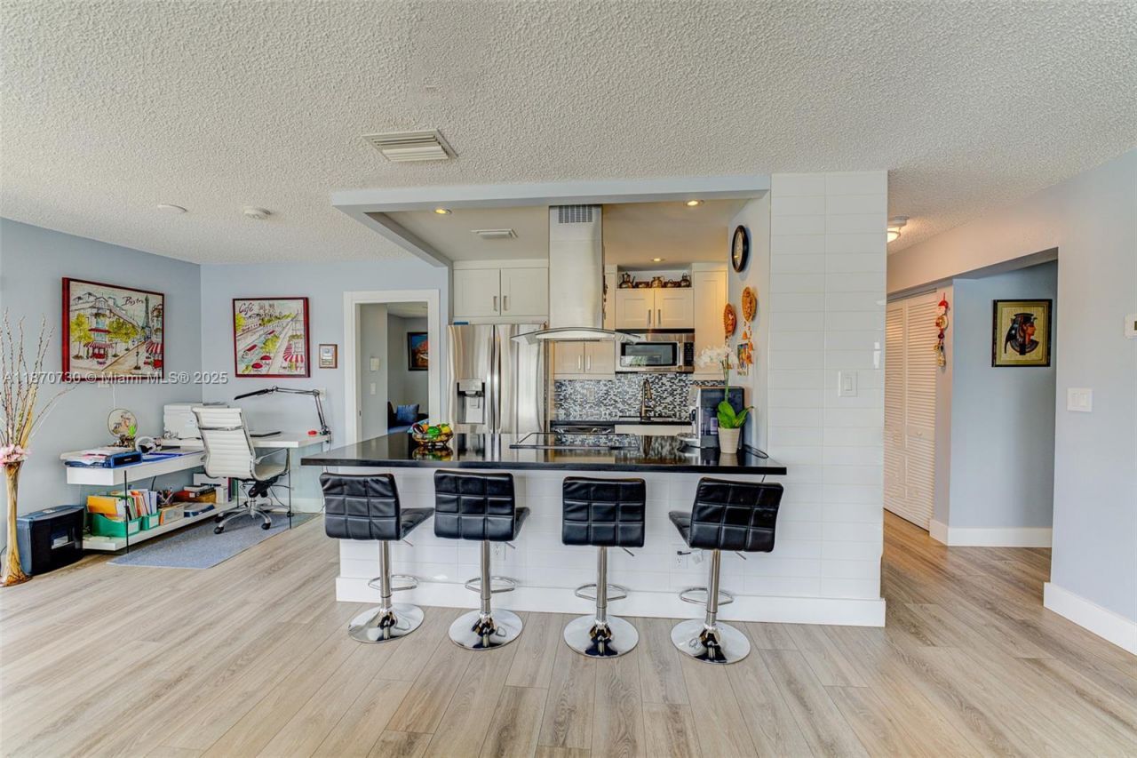 126 Golden Isles Dr, Unit 34A, Hallandale Beach, FL 33009 Photo