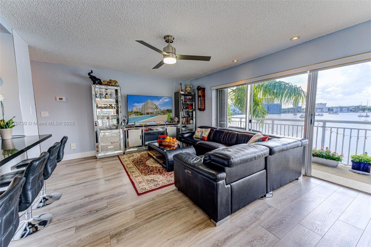 126 Golden Isles Dr, Unit 34A, Hallandale Beach, FL 33009 Photo