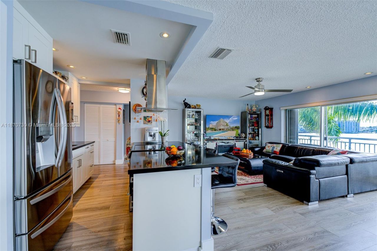 126 Golden Isles Dr, Unit 34A, Hallandale Beach, FL 33009 Photo