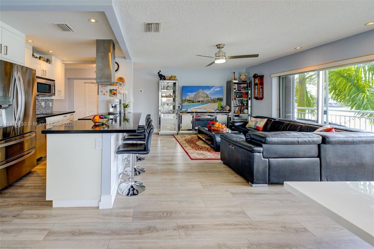 126 Golden Isles Dr, Unit 34A, Hallandale Beach, FL 33009 Photo