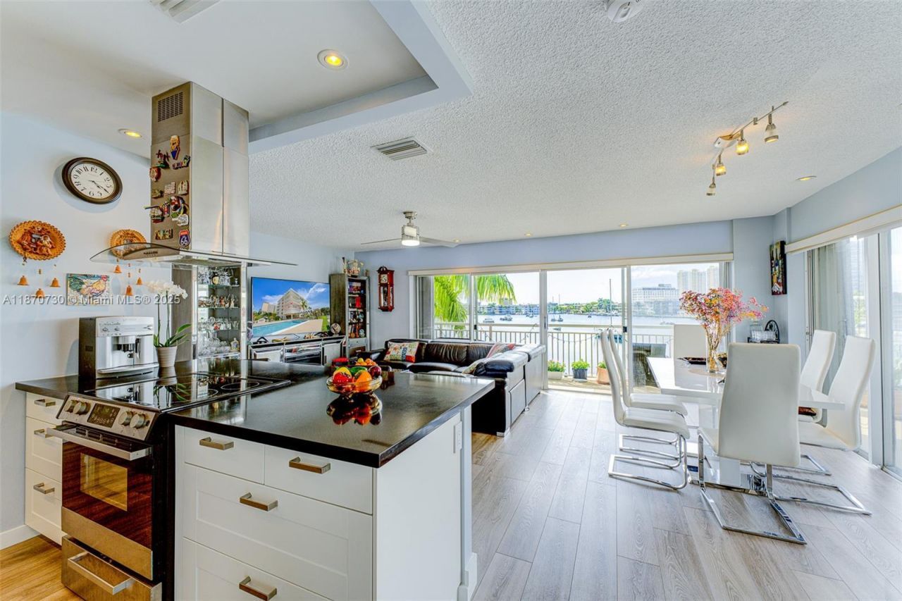 126 Golden Isles Dr, Unit 34A, Hallandale Beach, FL 33009 Photo