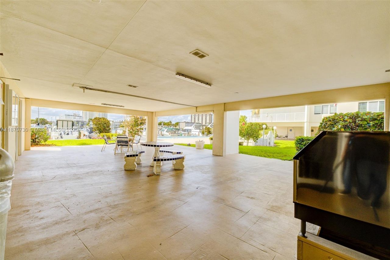 126 Golden Isles Dr, Unit 34A, Hallandale Beach, FL 33009 Photo