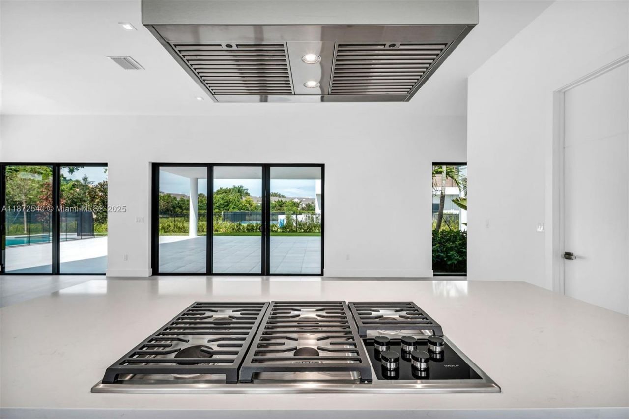 16740 N Botaniko Dr N, Weston, FL 33326 Photo