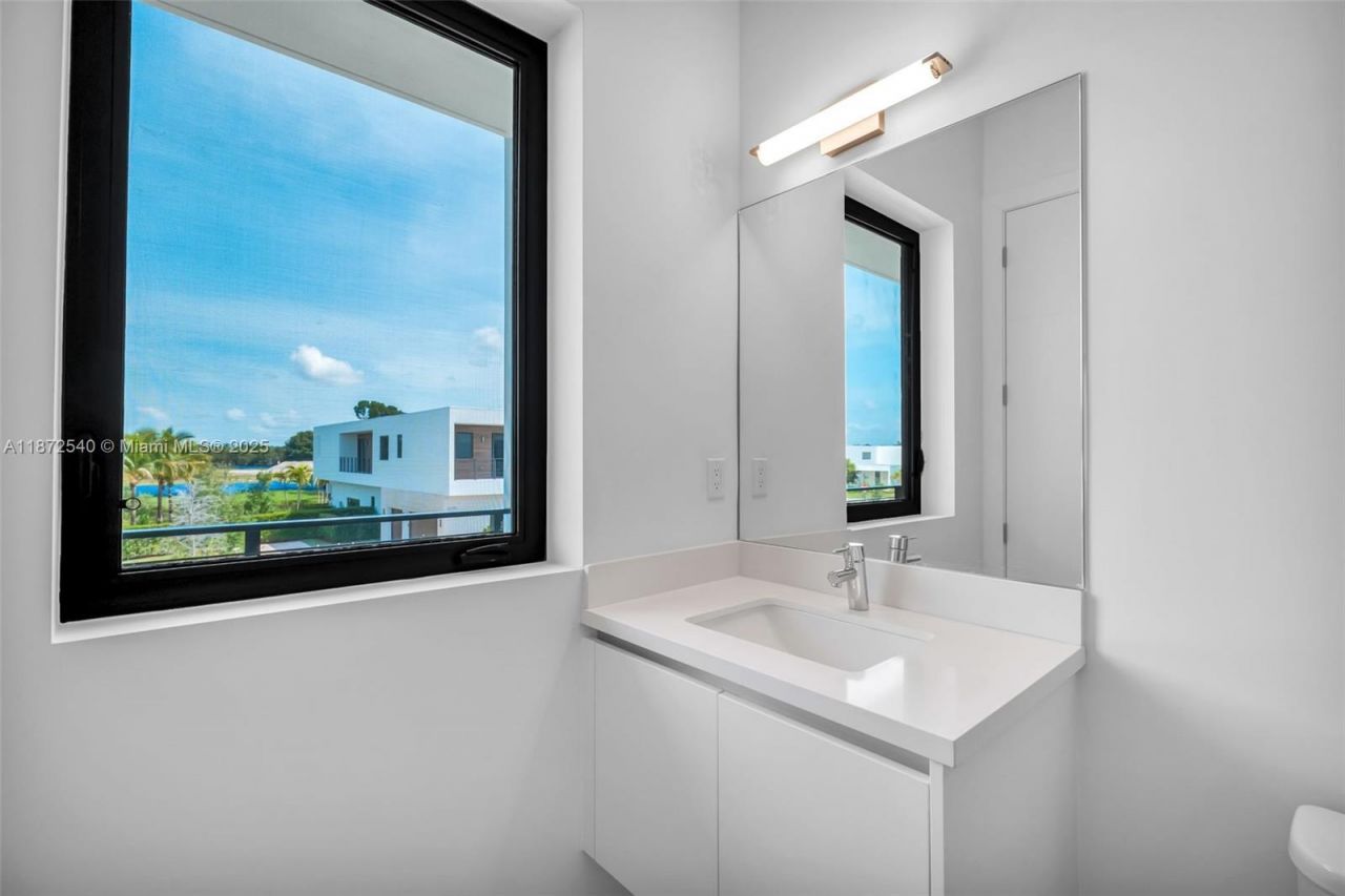 16740 N Botaniko Dr N, Weston, FL 33326 Photo