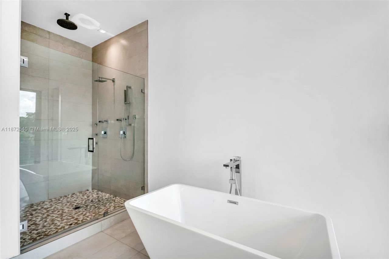 16740 N Botaniko Dr N, Weston, FL 33326 Photo