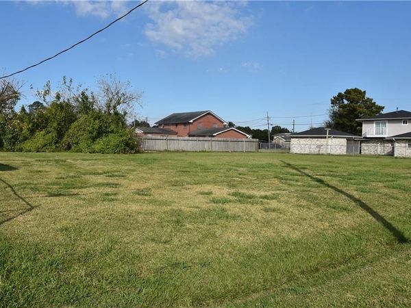 LAWRENCE Street, New Orleans, LA 70114