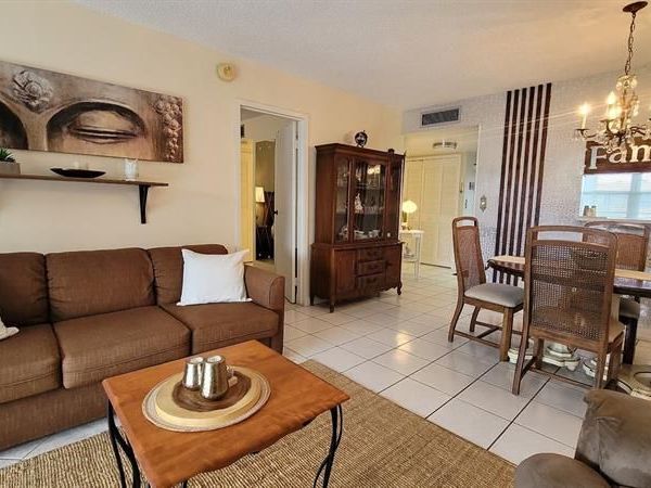 2901 NW 48th Ave, Unit 461, Lauderdale Lakes, FL 33313