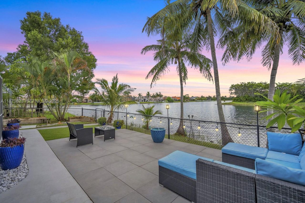 214 SW 180th Ave, Pembroke Pines, FL 33029 Photo