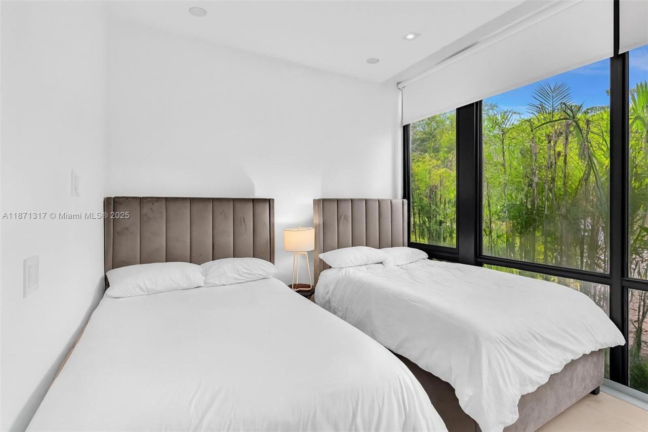 1350 98th St, Bay Harbor Islands, FL 33154 Photo