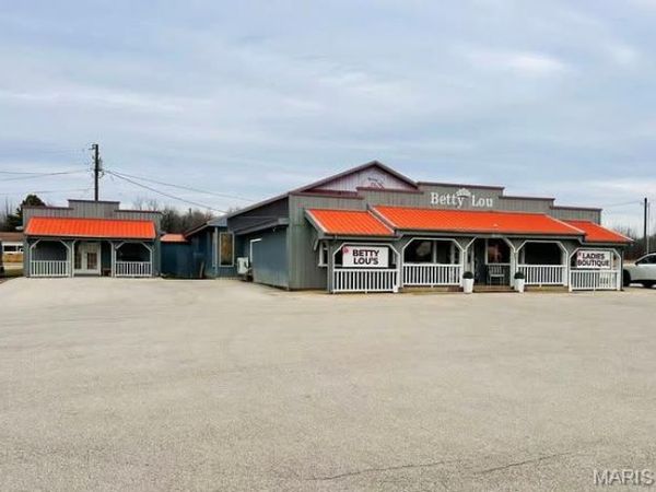 16335 N Outer Road, Dexter, MO 63841