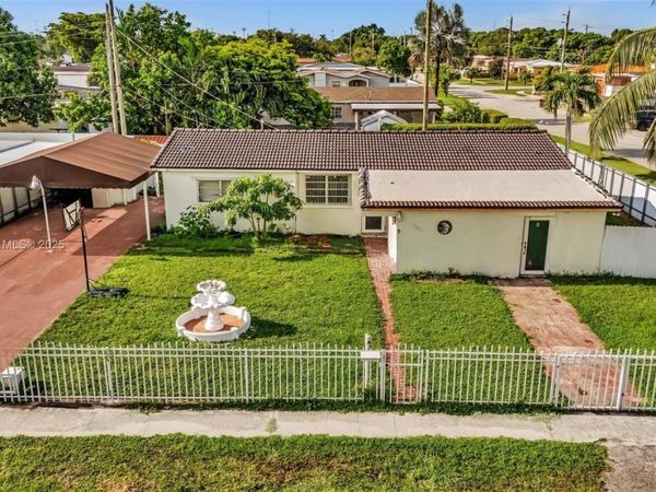 590 W 39th St, Hialeah, FL 33012