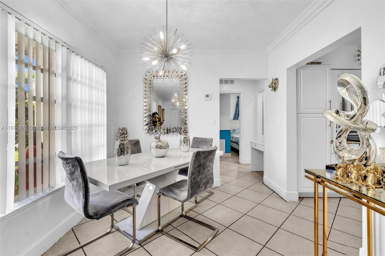 590 W 39th St, Hialeah, FL 33012 Photo