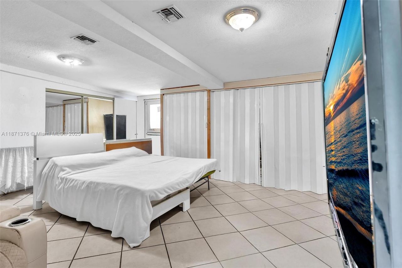 590 W 39th St, Hialeah, FL 33012 Photo