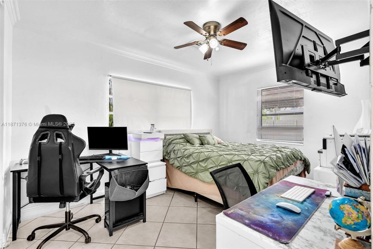 590 W 39th St, Hialeah, FL 33012 Photo