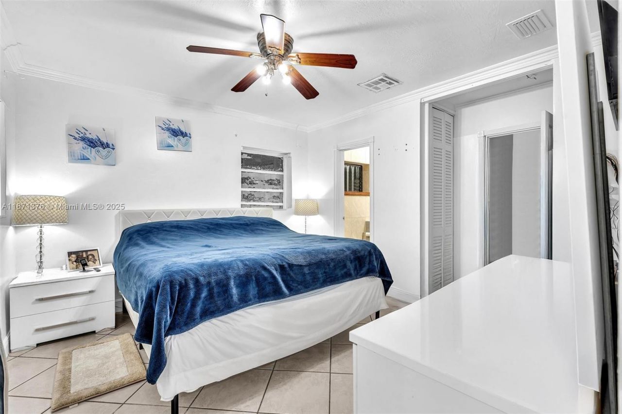 590 W 39th St, Hialeah, FL 33012 Photo