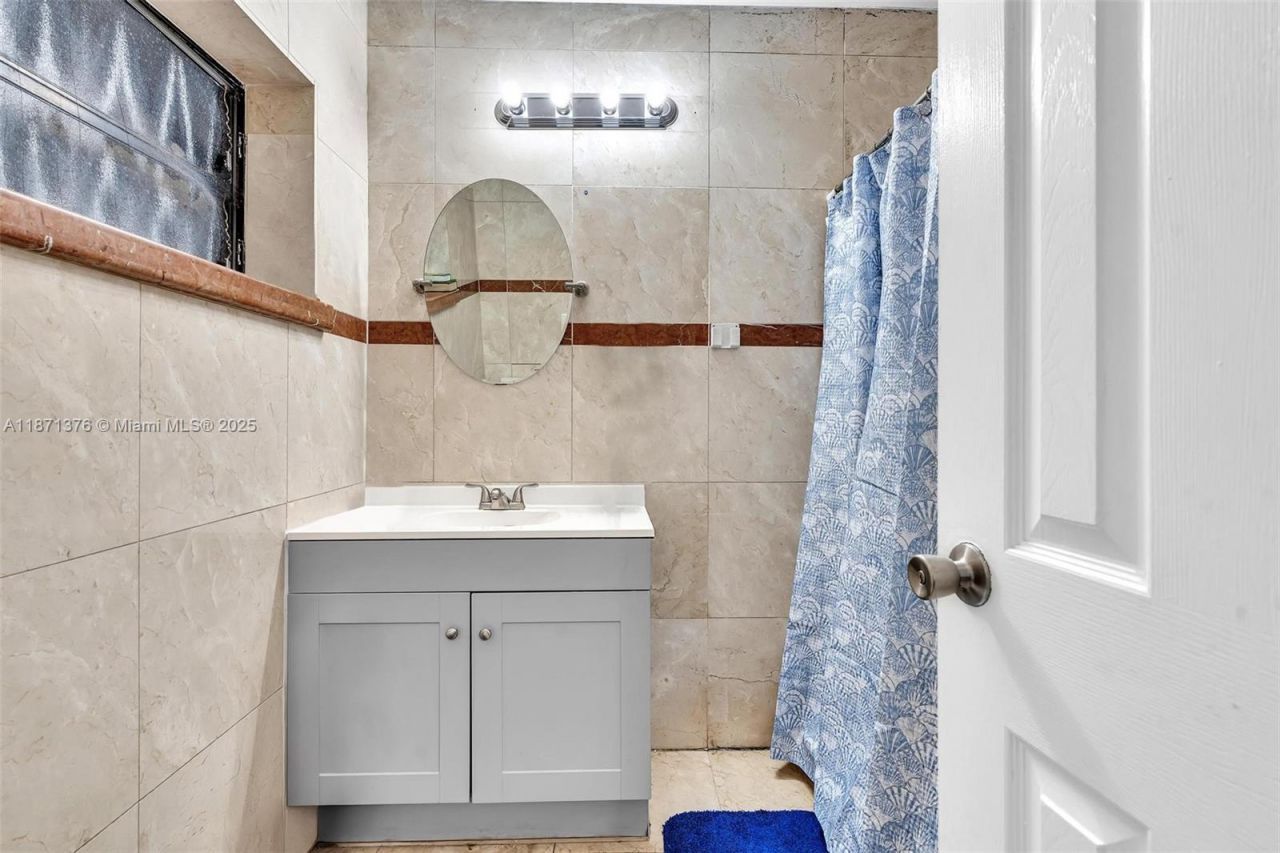 590 W 39th St, Hialeah, FL 33012 Photo