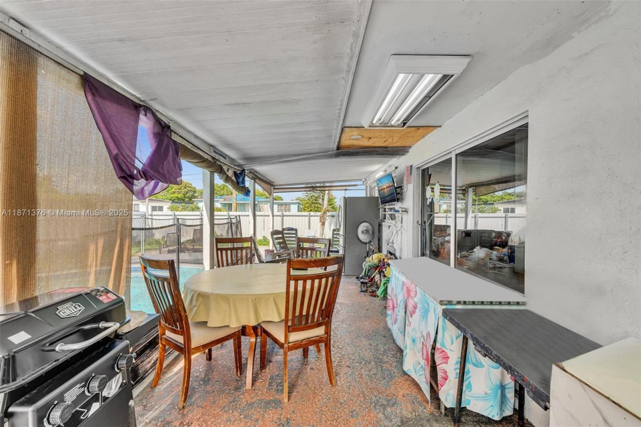 590 W 39th St, Hialeah, FL 33012 Photo