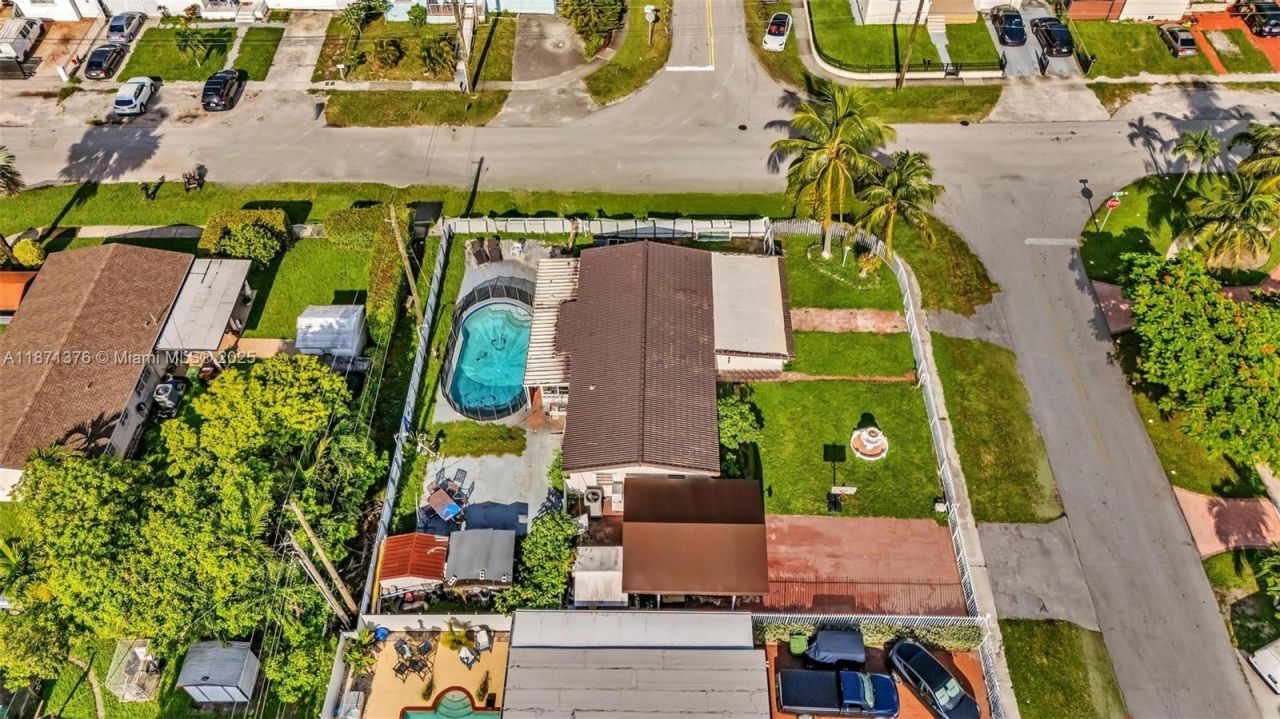 590 W 39th St, Hialeah, FL 33012 Photo