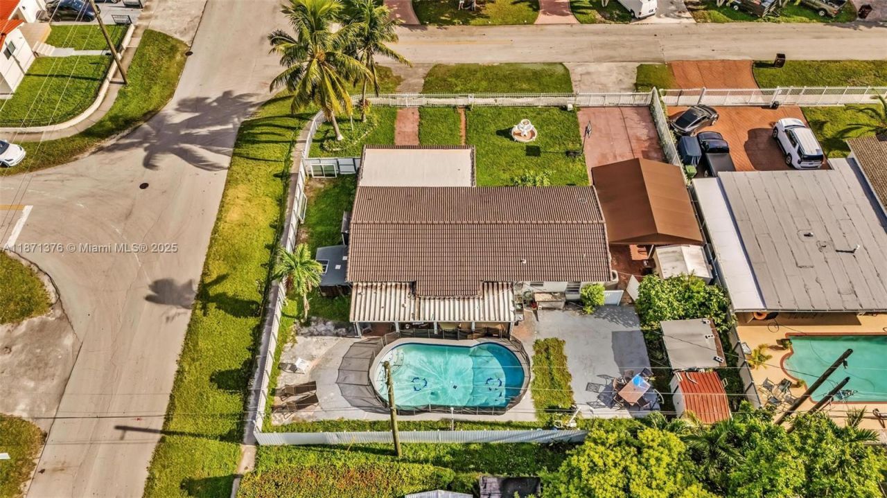 590 W 39th St, Hialeah, FL 33012 Photo