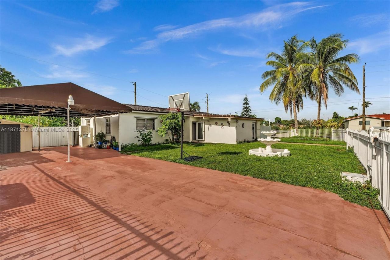 590 W 39th St, Hialeah, FL 33012 Photo