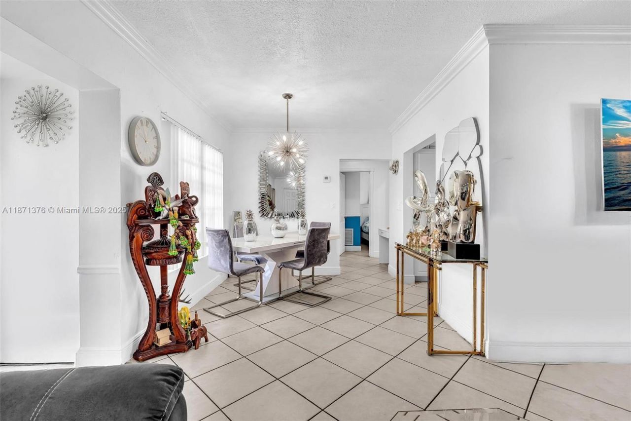 590 W 39th St, Hialeah, FL 33012 Photo