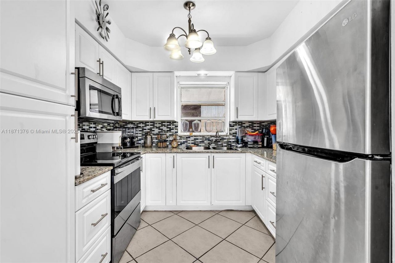 590 W 39th St, Hialeah, FL 33012 Photo