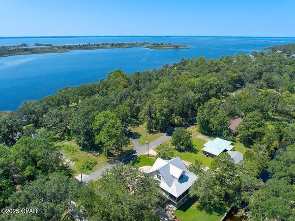 400 Pitts Bayshore Drive, Freeport, FL 32439