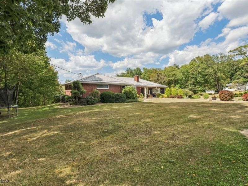 737 Moore Lane, East Palestine, OH 44413 Photo 3