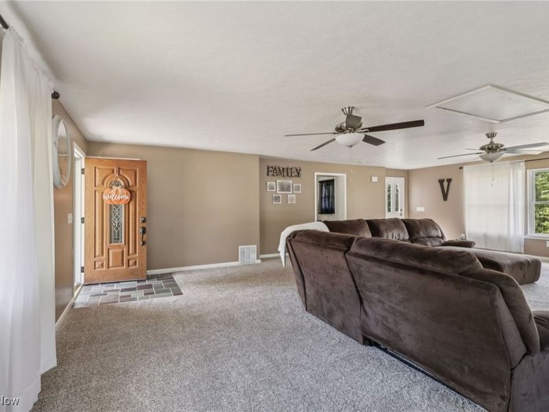 737 Moore Lane, East Palestine, OH 44413 Photo 4