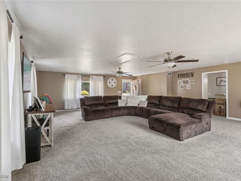 737 Moore Lane, East Palestine, OH 44413 Photo 6