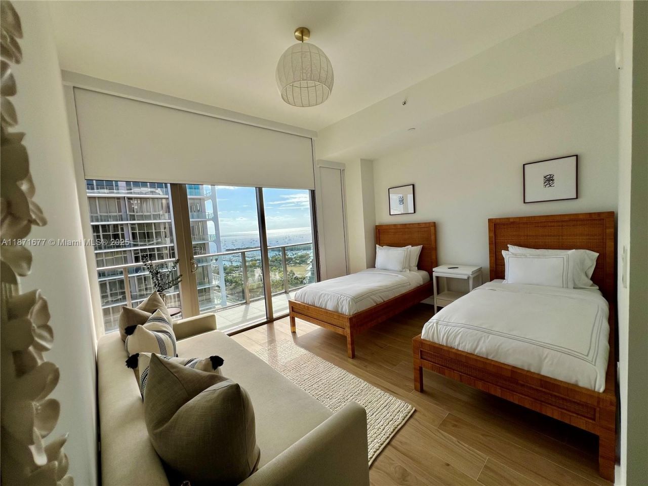 2678 Tigertail Ave, Unit 2006, Coconut Grove, FL 33133 Photo