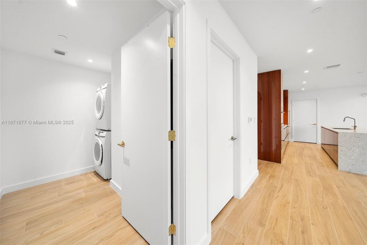 2678 Tigertail Ave, Unit 2006, Coconut Grove, FL 33133 Photo