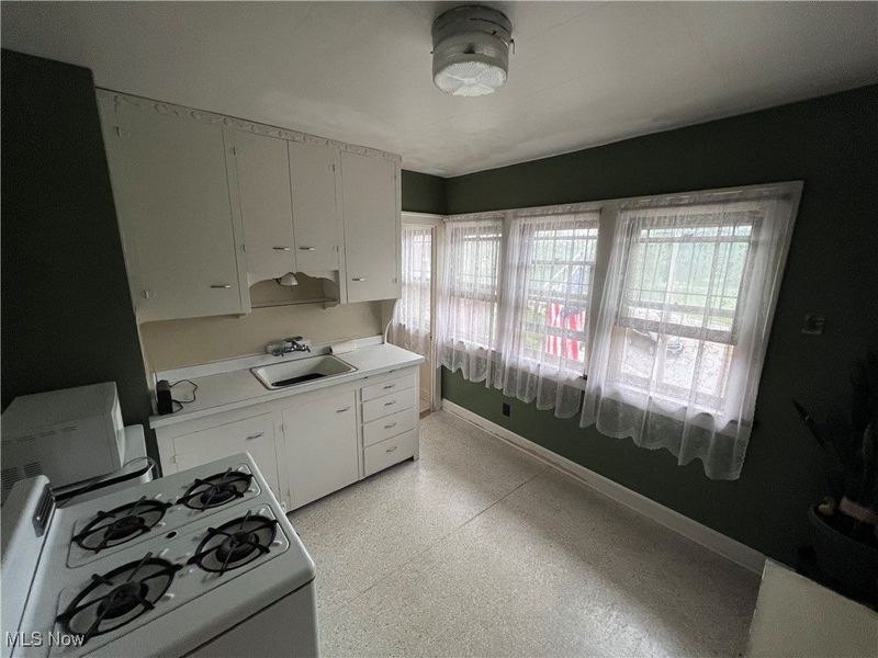 4581 Pearl Road, Cleveland, OH 44109 Photo 14