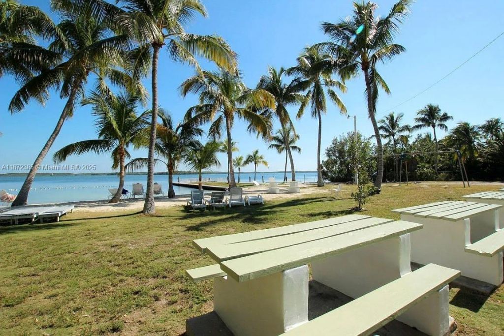 60 SE Marlin Ave, Unit 2, Key Largo, FL 33037 Photo