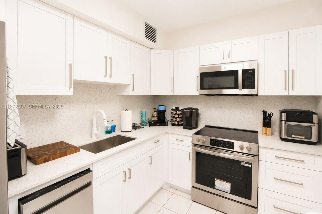 1950 S Ocean Dr, Unit 11D, Hallandale Beach, FL 33009 Photo