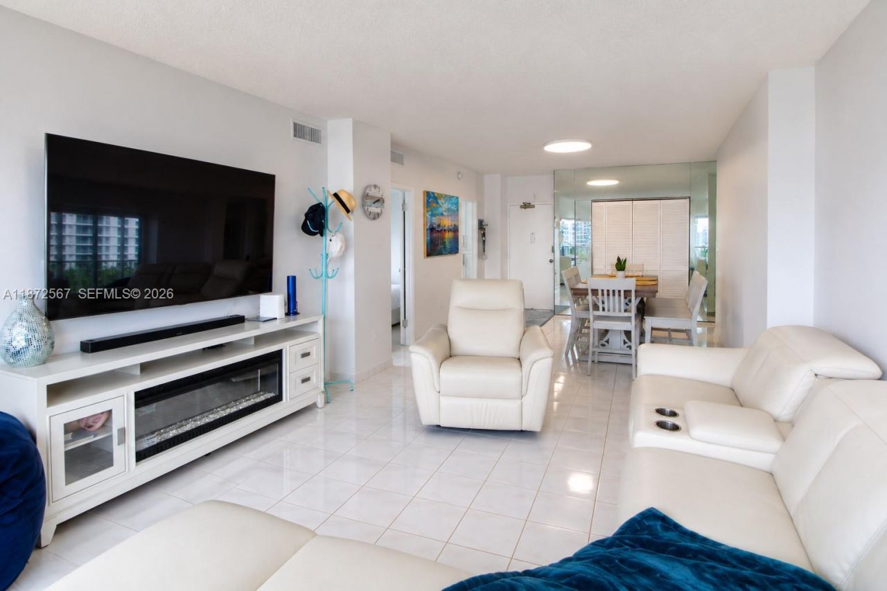 1950 S Ocean Dr, Unit 11D, Hallandale Beach, FL 33009 Photo