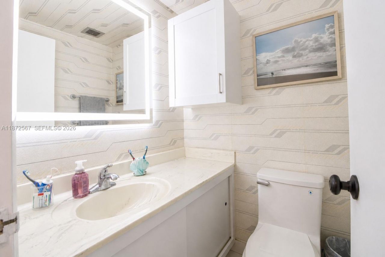 1950 S Ocean Dr, Unit 11D, Hallandale Beach, FL 33009 Photo