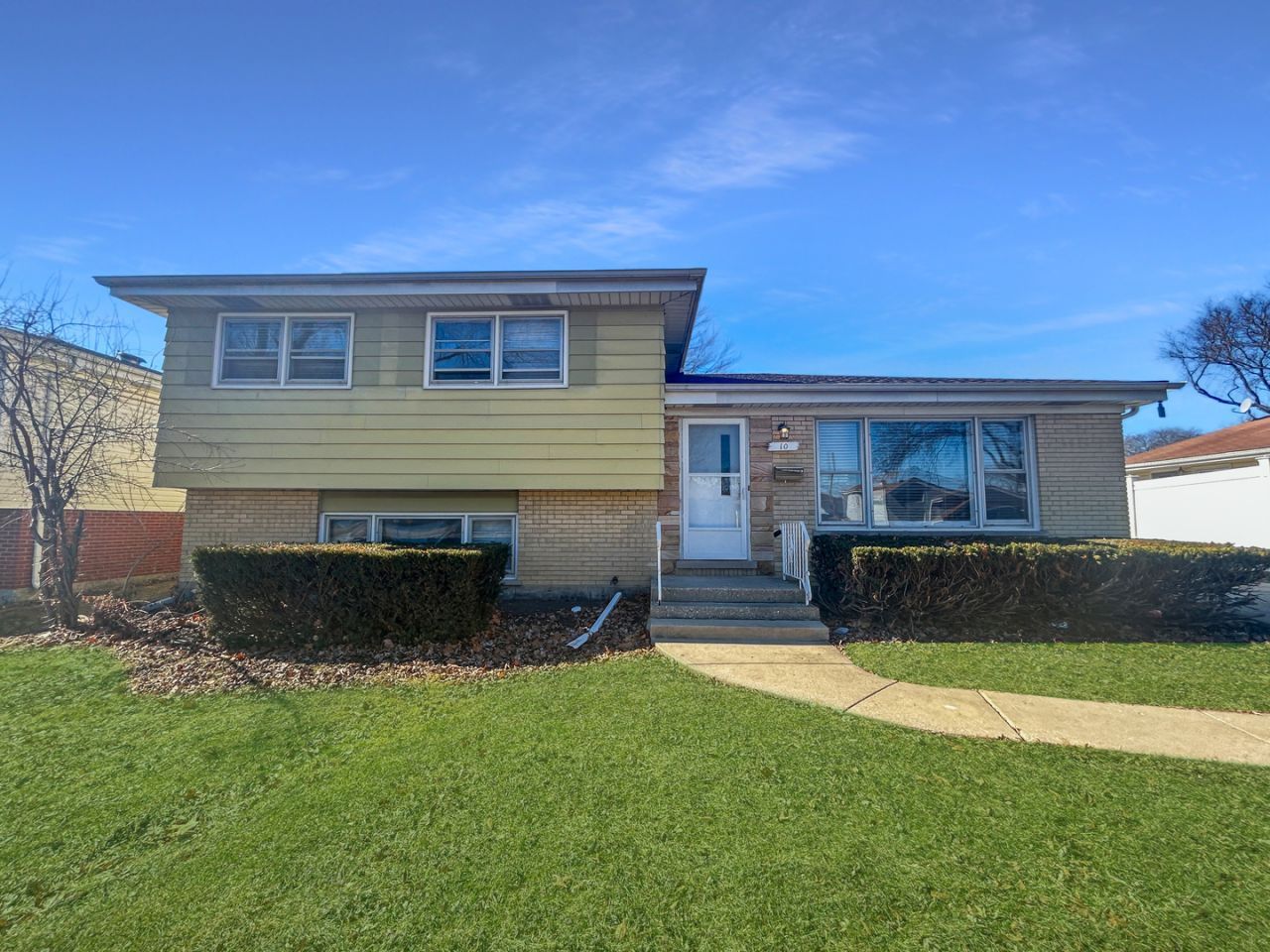 10 N Adams Drive, Addison, IL 60101 Main Photo