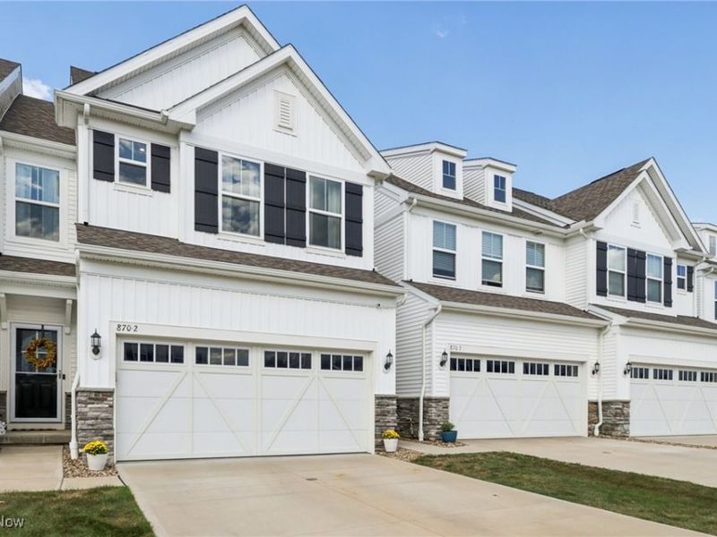 870 Dipper Lane, Unit 2, Aurora, OH 44202 Photo 2