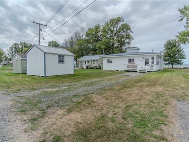 18121 Howe Shore Drive, Sackets Harbor, NY 13685