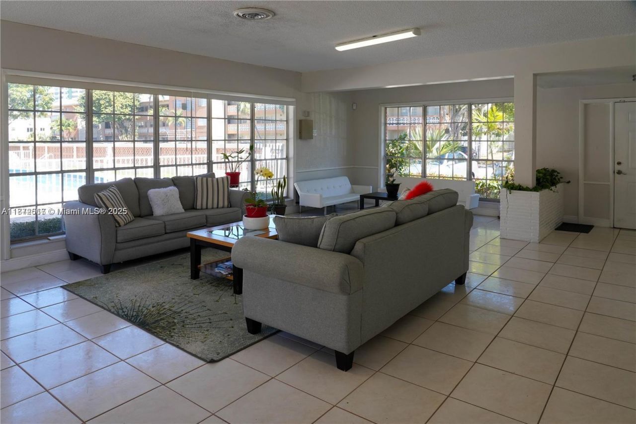 11855 NE 19th Dr, Unit 10, North Miami, FL 33181 Photo