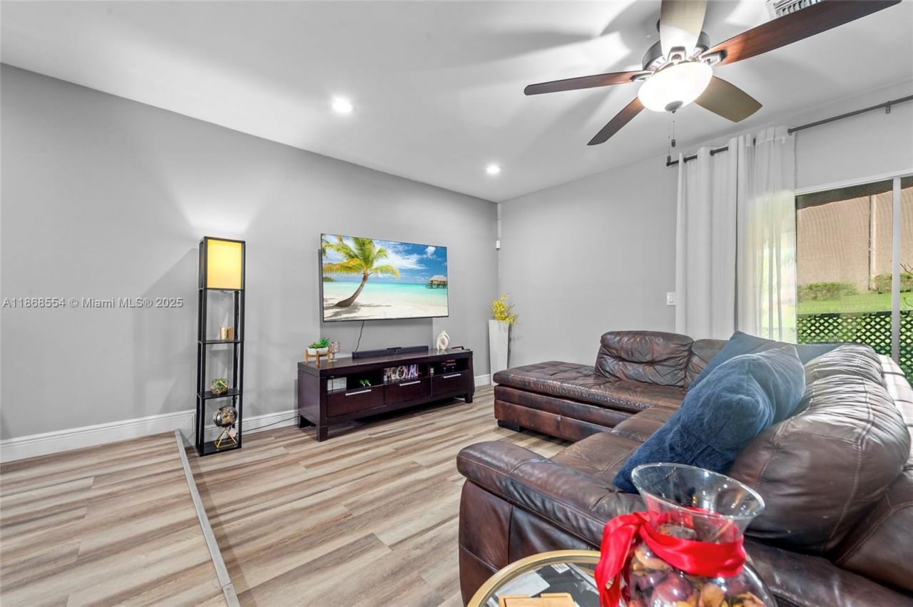 7068 Woodmont Ave, Tamarac, FL 33321 Photo