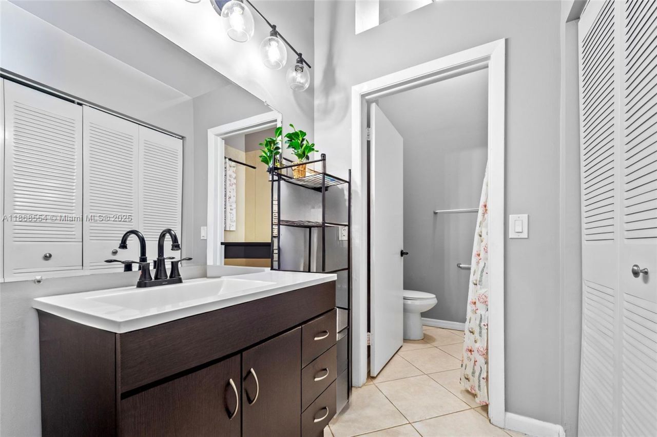 7068 Woodmont Ave, Tamarac, FL 33321 Photo