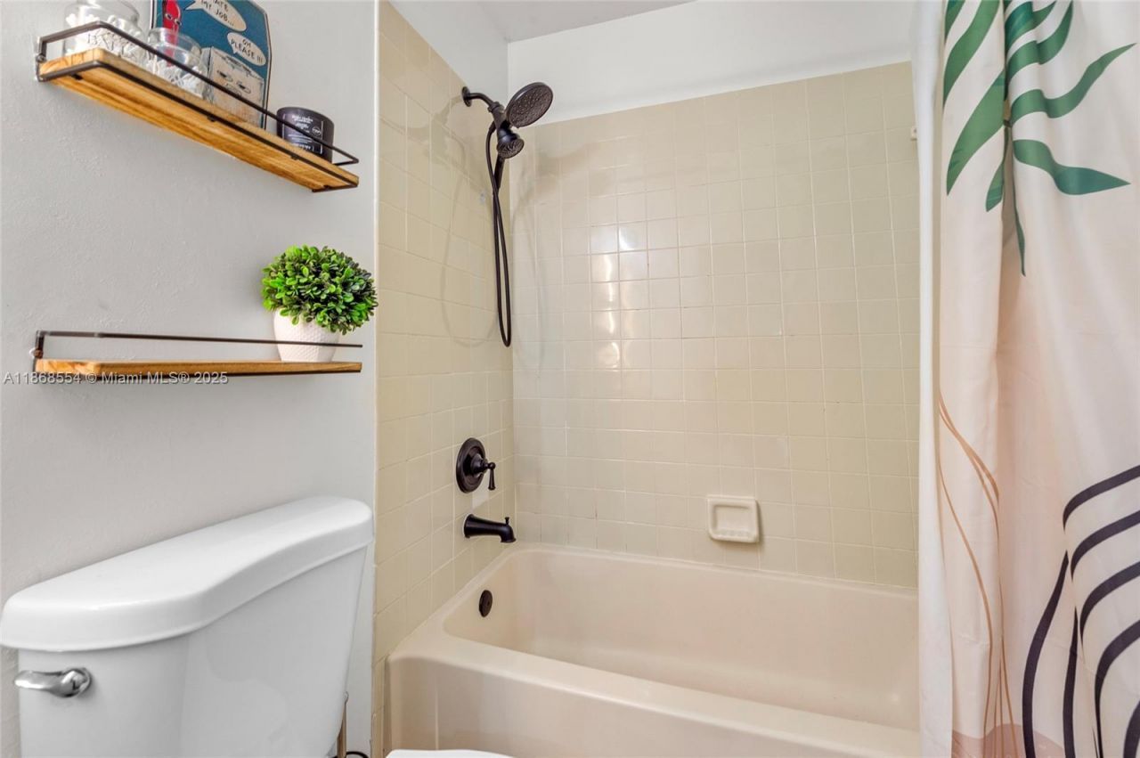 7068 Woodmont Ave, Tamarac, FL 33321 Photo