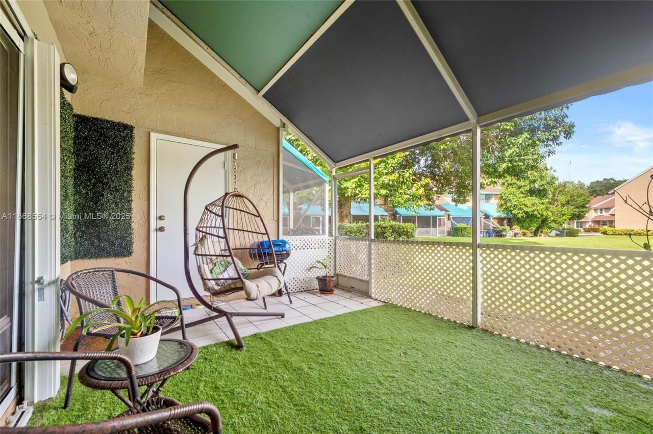 7068 Woodmont Ave, Tamarac, FL 33321 Photo