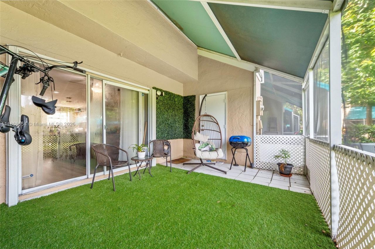 7068 Woodmont Ave, Tamarac, FL 33321 Photo