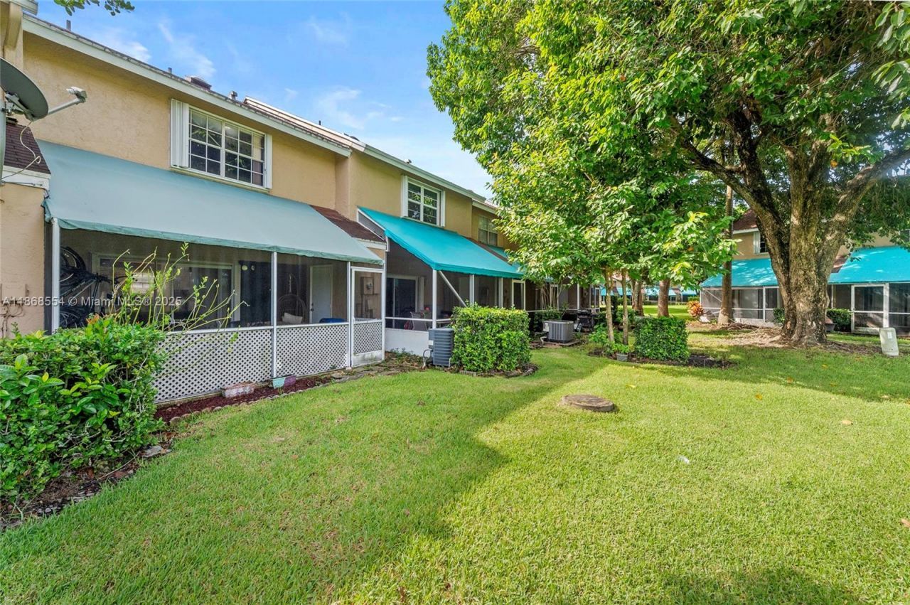 7068 Woodmont Ave, Tamarac, FL 33321 Photo